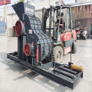 兩臺(tái)800X800雙級(jí)粉碎機(jī)發(fā)貨圖片_發(fā)往廣西南寧_破碎鐵礦石