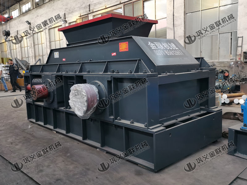 日產(chǎn)200噸對(duì)輥制砂機(jī)多少錢一臺(tái)，有哪些型號(hào)合適？