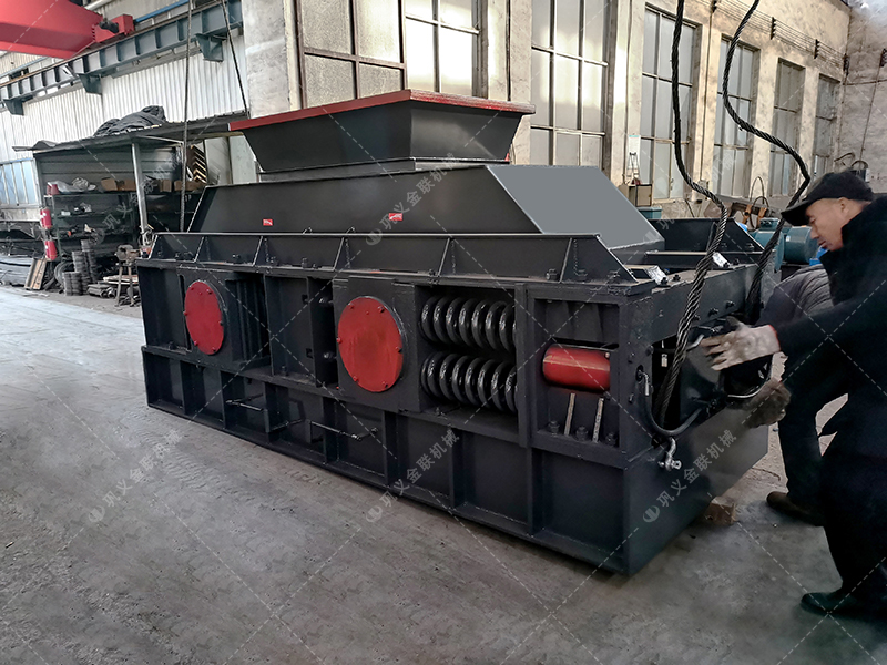 煤矸石對輥破碎機的出料粒度能達(dá)到多少？產(chǎn)量多大？