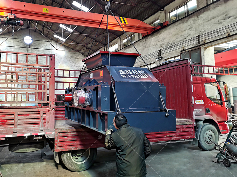 2PG1208型半自動液壓對輥制砂機發貨 發往烏魯木齊