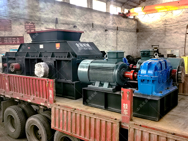 1200x800型半自動(dòng)液壓對(duì)輥制砂機(jī)發(fā)貨圖片