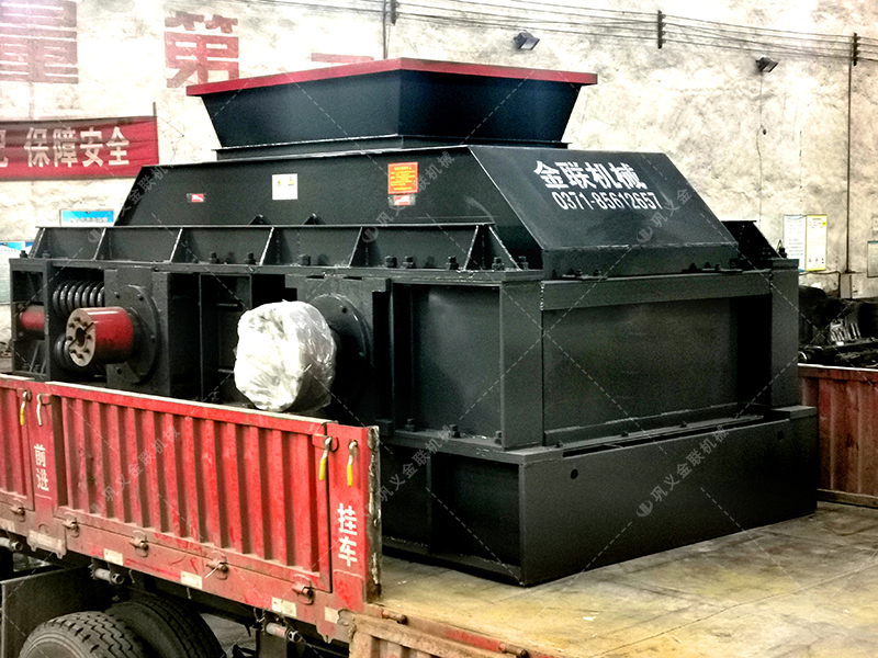 2PG1200x800型直連式半自動(dòng)對(duì)輥破碎機(jī)發(fā)貨圖片