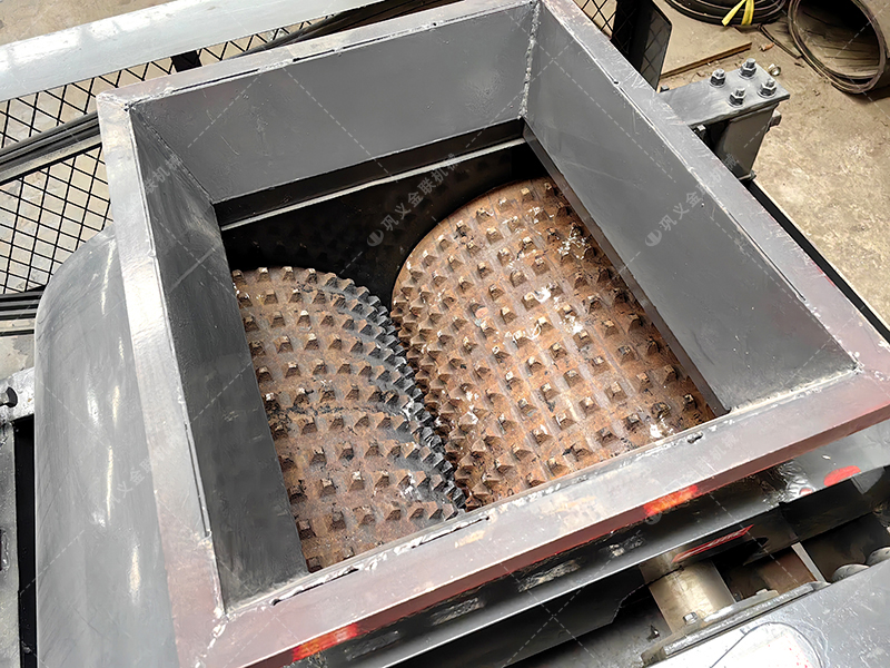 2PGC0404小型雙齒輥破碎機發貨圖片_發往山西陽泉_破碎煤炭