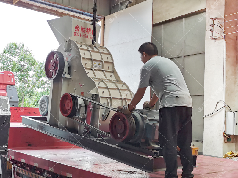 SCF800X800中型雙級粉碎機(jī)發(fā)貨圖片_發(fā)往云南楚雄_磚廠粉碎頁巖和土