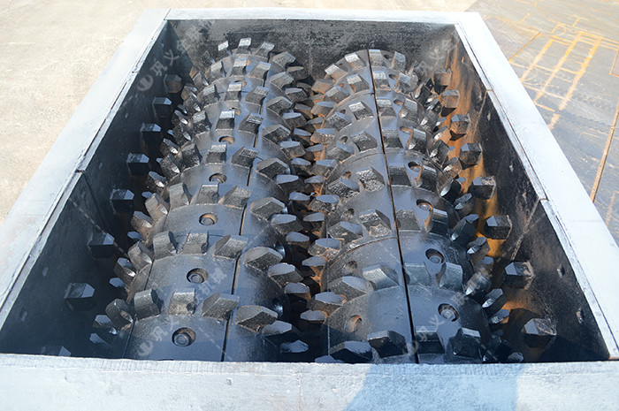 強(qiáng)力雙齒輥破碎機(jī)-大型狼牙輥破碎機(jī)-分級(jí)齒輥式破碎機(jī)結(jié)構(gòu)特點(diǎn) 強(qiáng)力雙齒輥破碎機(jī)-大型狼牙輥破碎機(jī)-分級(jí)齒輥式破碎機(jī)結(jié)構(gòu)特點(diǎn)