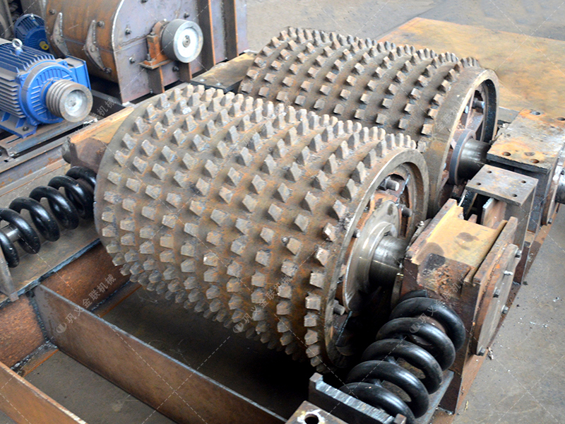 煤矸石雙齒輥破碎機產能多少？多少錢？