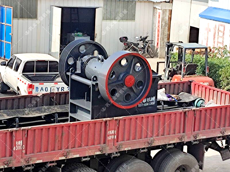 顎破與對(duì)輥破碎機(jī)：哪種更節(jié)省地將石頭破碎成石子？