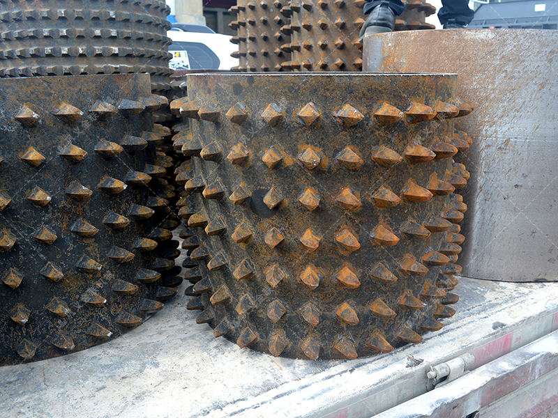 建筑垃圾回收難?雙齒輥破碎機為何能輕松“消化”不規(guī)則物料? 建筑垃圾回收難?雙齒輥破碎機為何能輕松“消化”不規(guī)則物料?