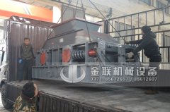 想要避免破碎設備磨損就要正確的操作風化砂破碎機！