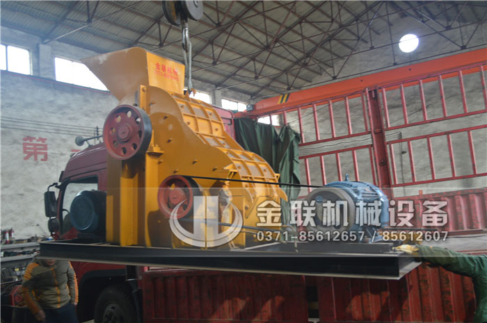 使用雙級(jí)粉碎機(jī)需要重視哪些問(wèn)題